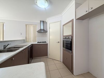 22 / 17 Third Avenue, Kelmscott