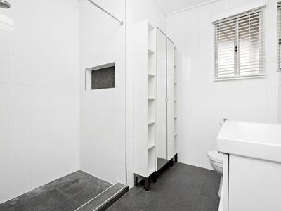 1 / 300-302 Railway Parade, Carlton