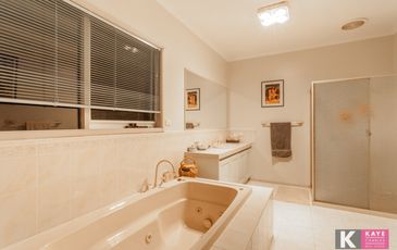 1 Thomson Road, Beaconsfield Upper