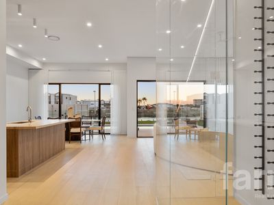 3 / 2 Lyra Avenue, Hope Island