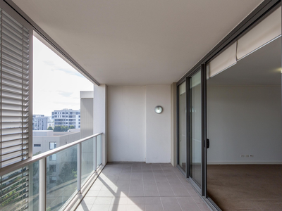 502 / 78 Rider Boulevard, Rhodes