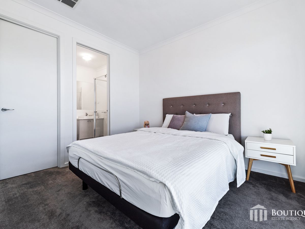 4 Aquatic Drive, Cranbourne West