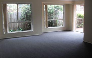 8 Grange Circuit, Beaconsfield
