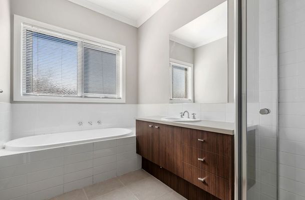 62 Hamilton Hume Parade, Craigieburn