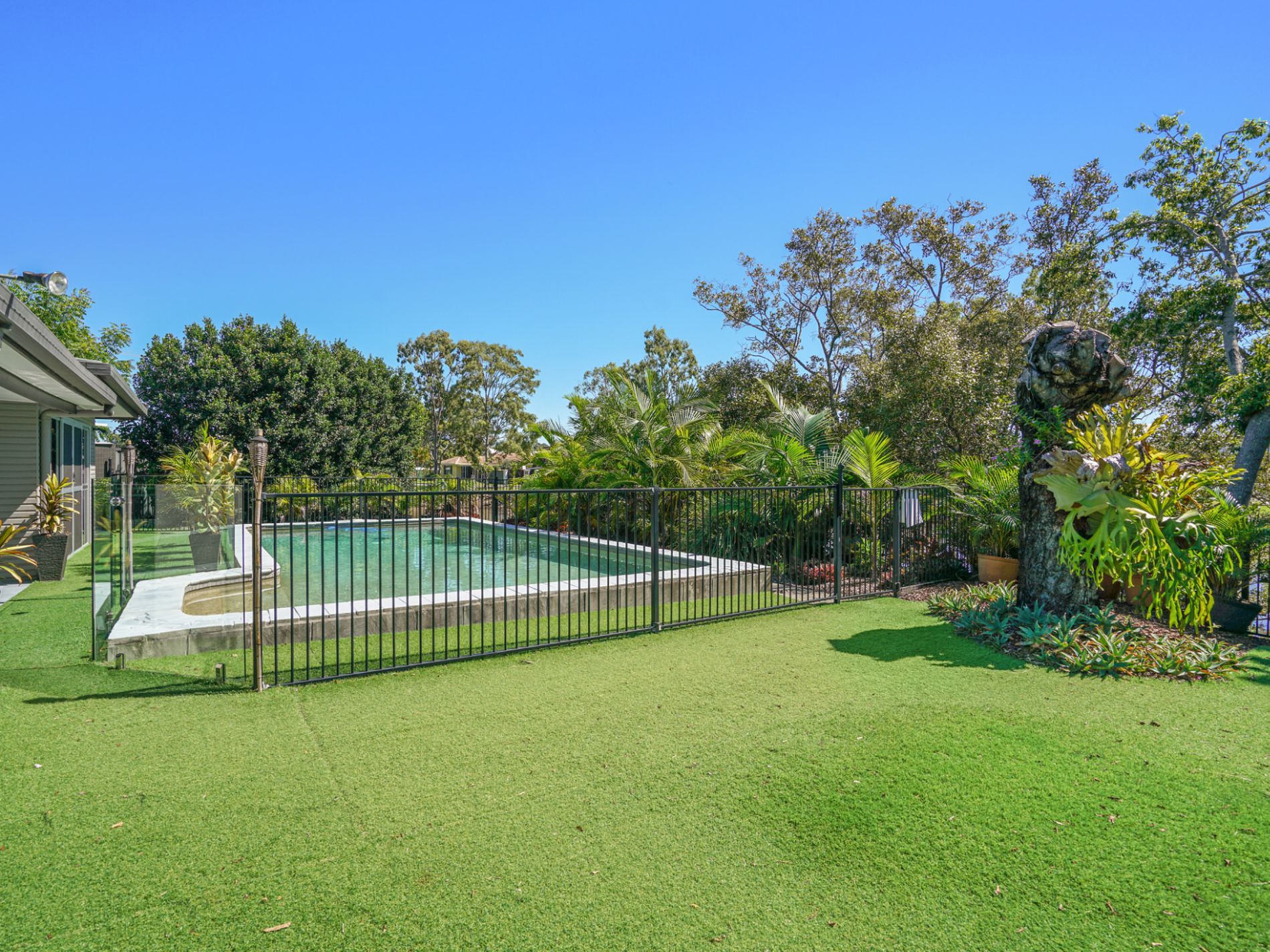 17 Perry Place, Biggera Waters