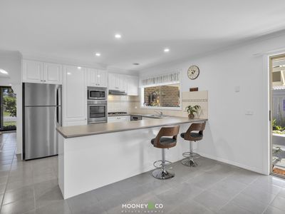 8 Blainroe Crescent, Cranbourne