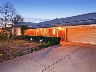 18 Dequin Court, Werribee