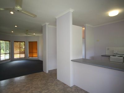 10 Edmonds Close, Bentley Park