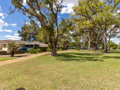 8 Simons Court, Langford