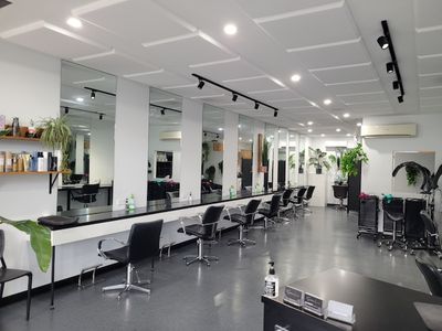 Hair Salon in Prime Location