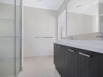 4 MCDOUGALL GROVE, Wodonga