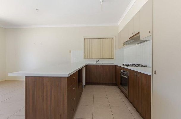 70 Hamilton Hume Parade, Craigieburn