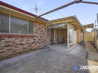 2 / 7 Hampton Street, Fairfield