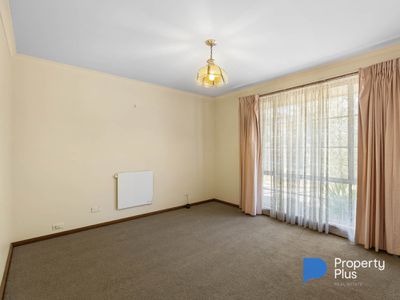 6 Peake Court, Ascot
