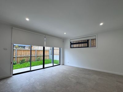 5 Calamvale Glade, Riverstone