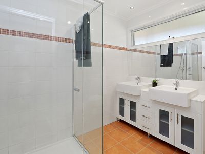 6 Clydesdale Crescent, Belmont