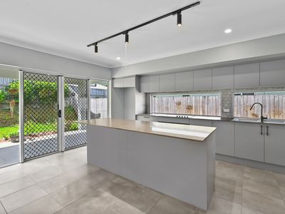 48 HIGHFIELD CIRCUIT, Bentley Park