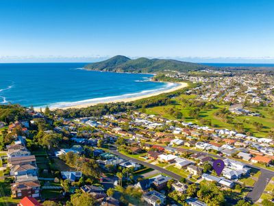 4 Lake Vista Crescent, Forster