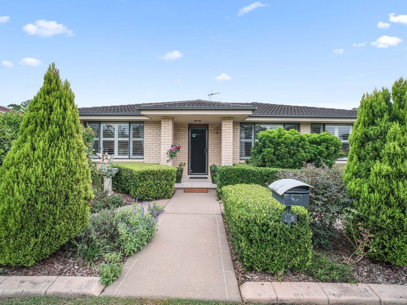 16 Abbott Street, Wingham
