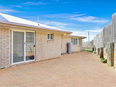 2 / 24 Kerr Street, Meikleville Hill