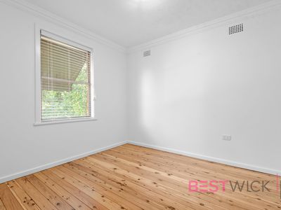 8 Isaacs Street, West Bathurst