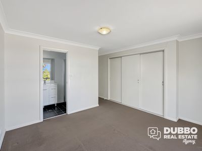 24 Dalbeattie Crescent, Dubbo