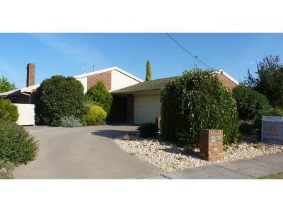 39 Churchill Road, Horsham