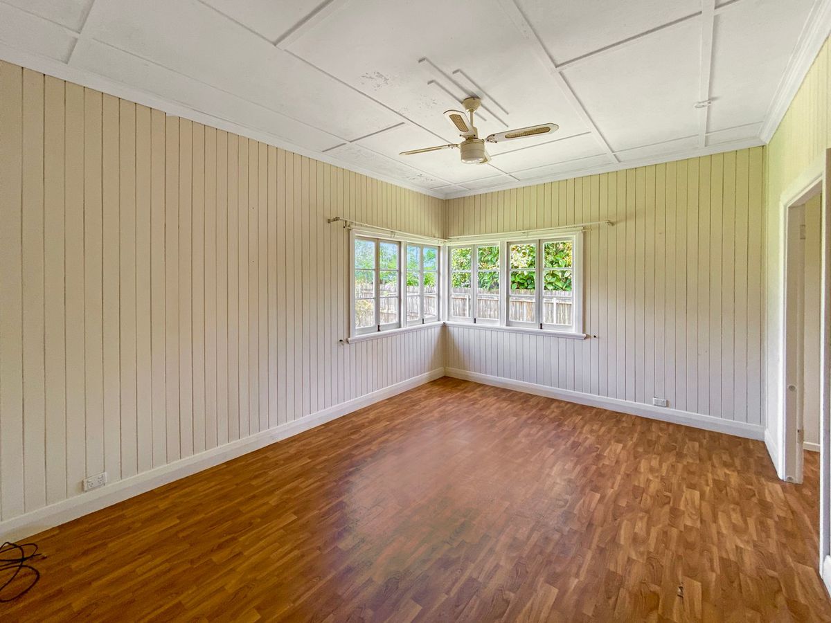 74 Planet Avenue, Atherton