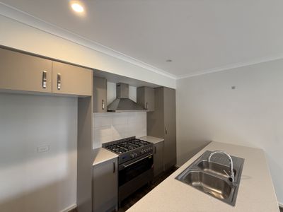 92 Treeve Parkway, Werribee