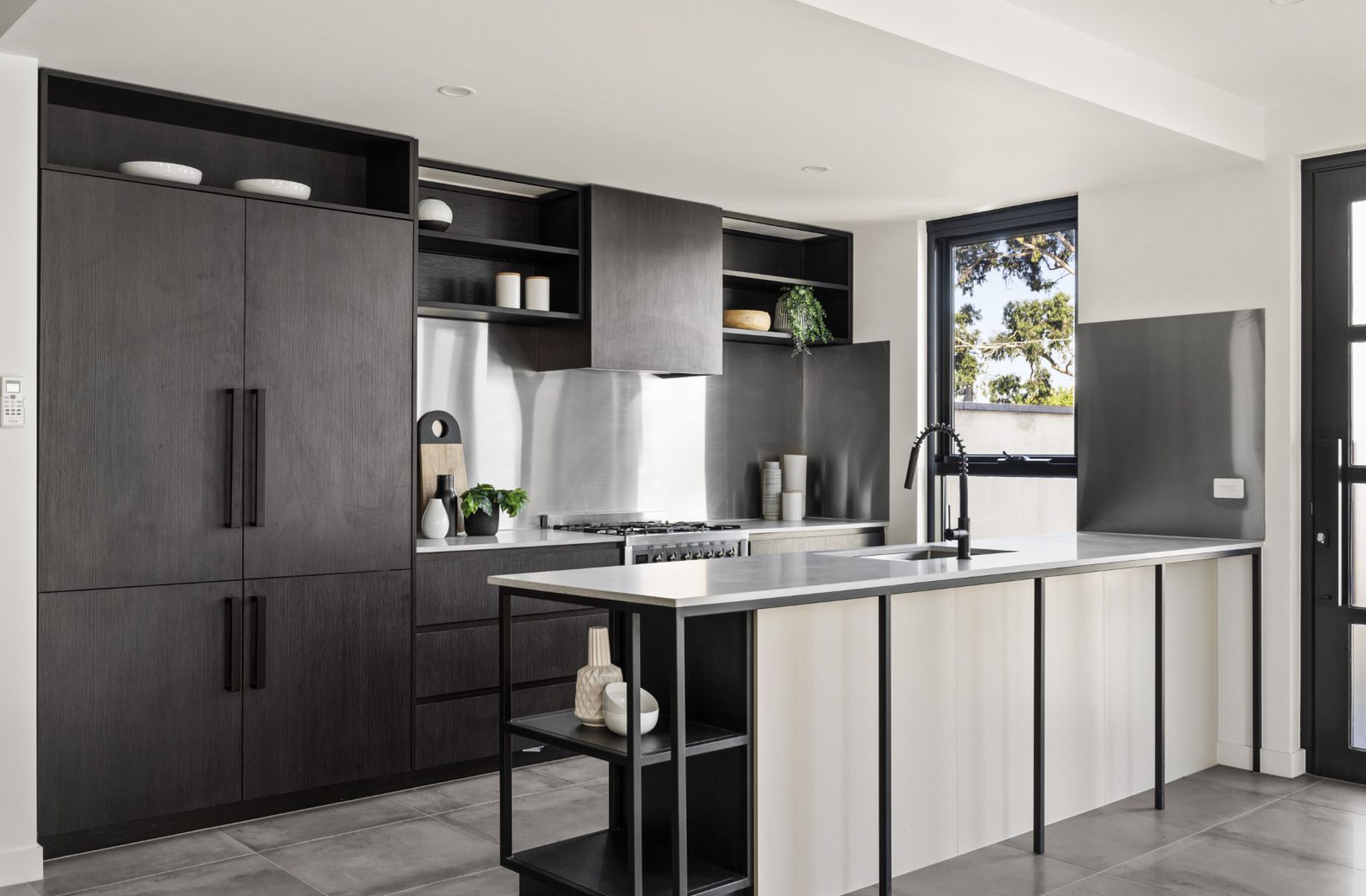 1 / 123 Millers Road, Altona North