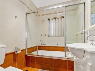 112 The Avenue, Mount Saint Thomas