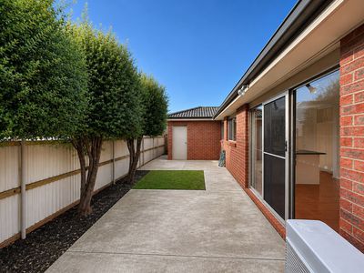 2 / 10 Dixon Avenue, Werribee