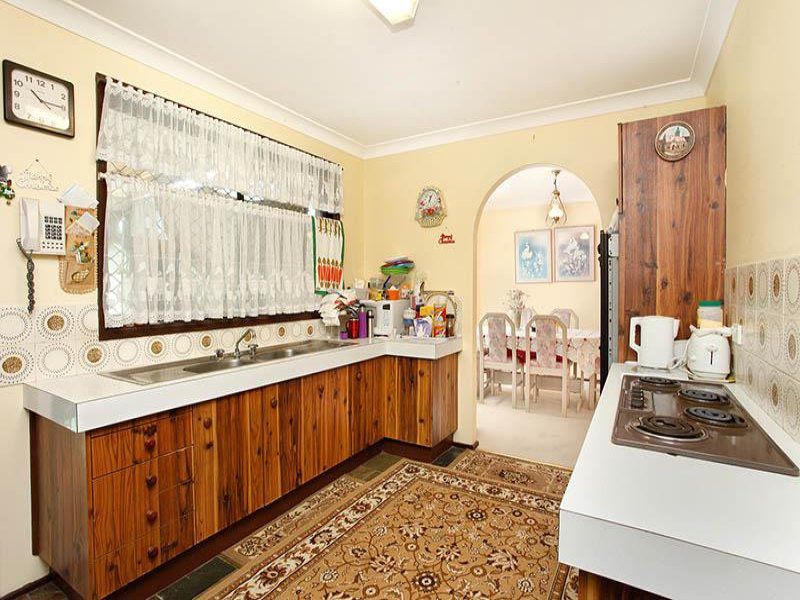 4 Burwood Pl, St Johns Park