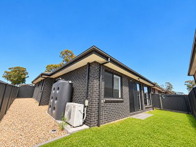 101 Sixteenth Avenue, Austral