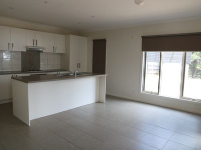 6 PROSPECT RISE, Yea