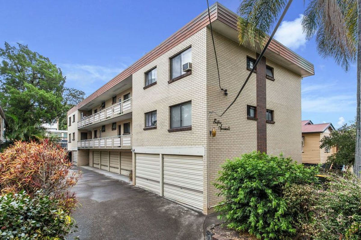 2 / 33 The Esplanade, Ashgrove