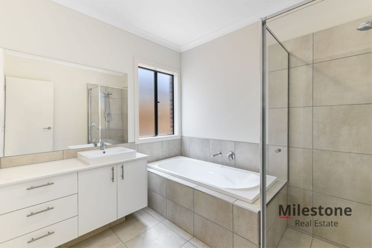 24 Dream Avenue, Cranbourne East