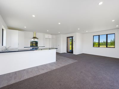 20 Journeys End, Tapora