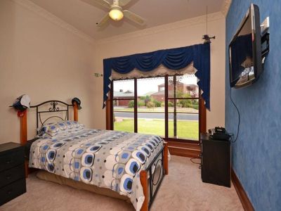 135 Barnes Boulevard, Horsham