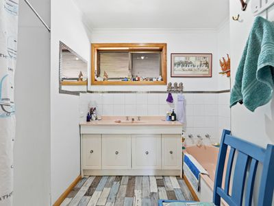 22 Cray Point Parade, Eggs And Bacon Bay