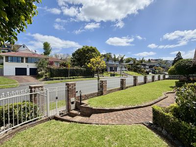 102 Chelsea View Drive, Chatswood