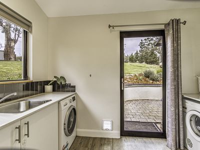 8432 Channel Highway, Cradoc