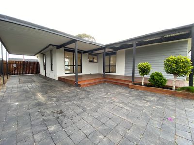 2 Riverside Avenue, Werribee