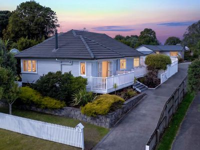 20 & 20A Brian Crescent, Stanmore Bay