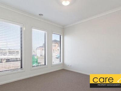 5 Waltzing Drive, Lynbrook