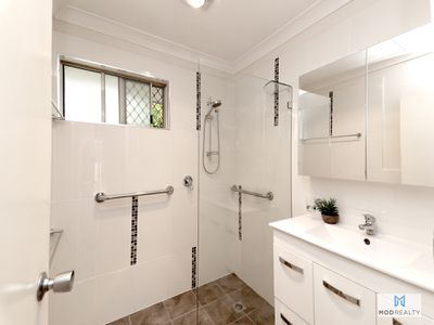 1 / 10 Vi Court, Brassall
