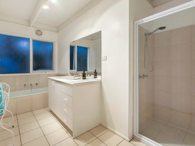 16 Lever Avenue, Blairgowrie
