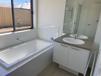 42 Harper Boulevard, Mount Duneed