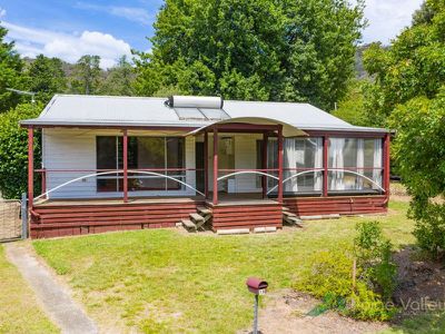 18 Mountain Avenue, Mount Beauty