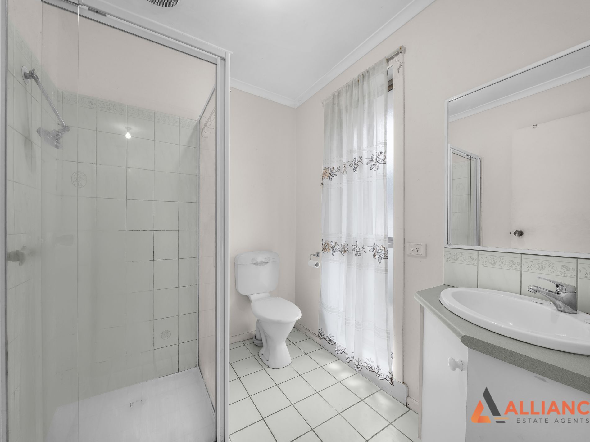 27 Plowman Court, Epping